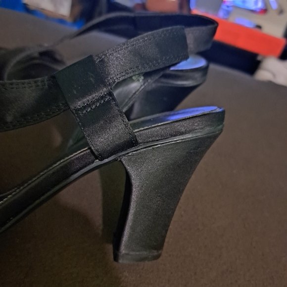 American Eagle Heeled Shoes - Picture 5 of 16